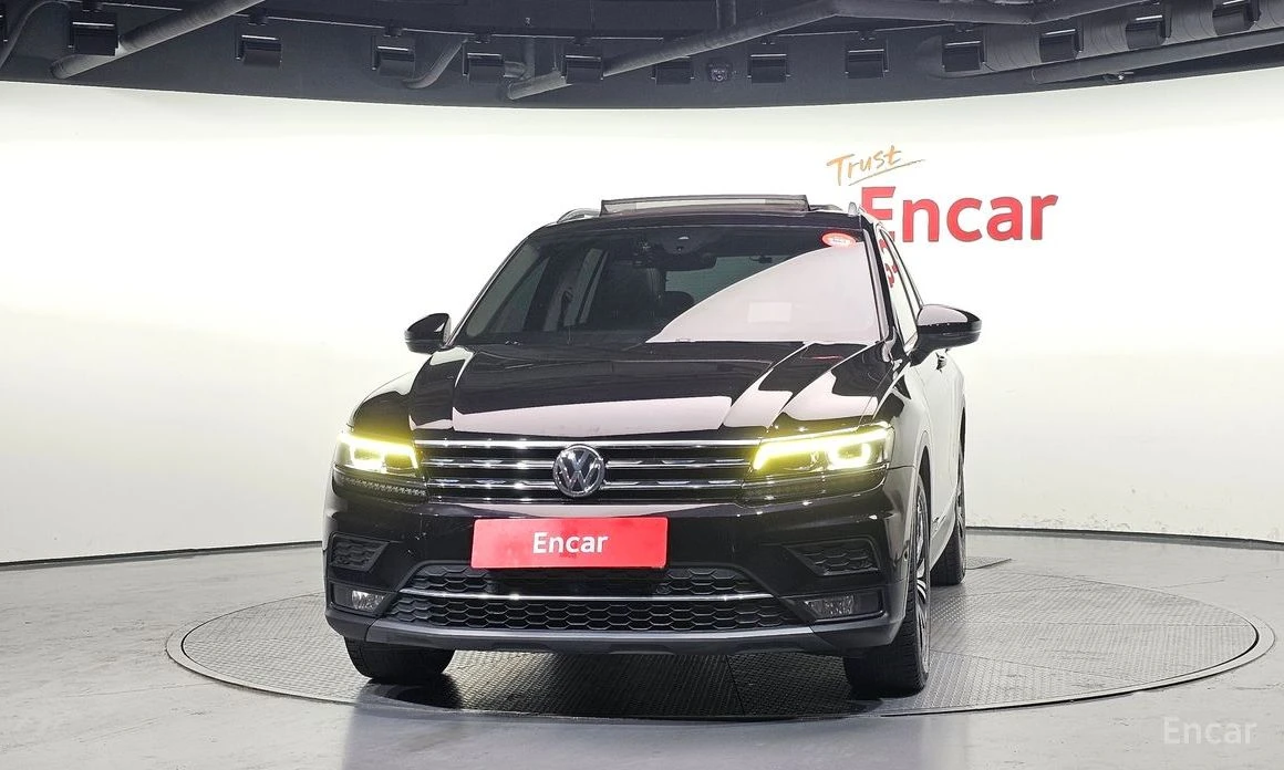 VW Tiguan 2.0TDI Prestige* Sunroof* NAVI* Подгрев* HEAD UP* , снимка 3 - Автомобили и джипове - 54116320