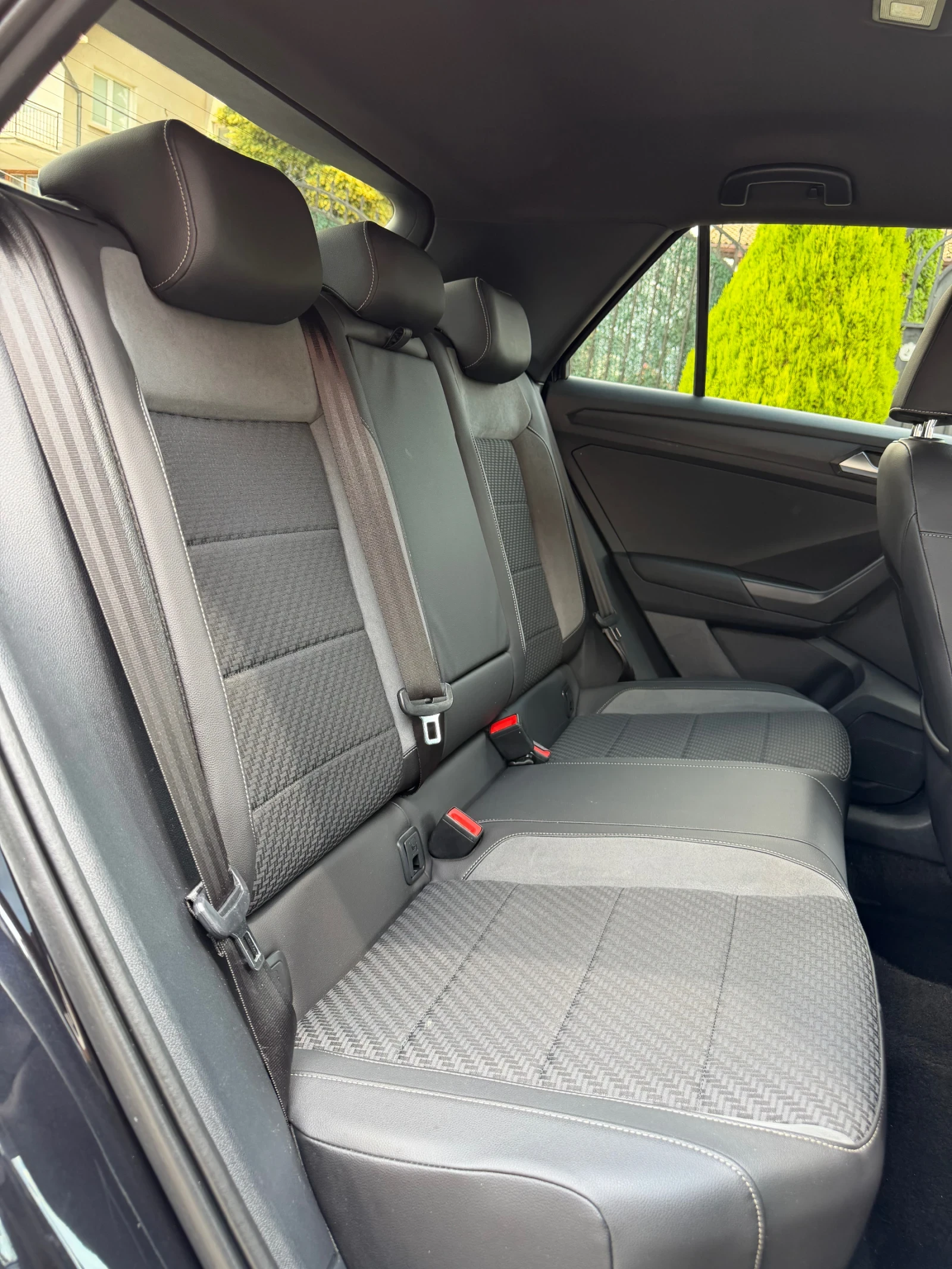 VW T-Roc 2.0 TSI R-LINE 4 MOTION Внос Швейцария, снимка 13 - Автомобили и джипове - 54997175