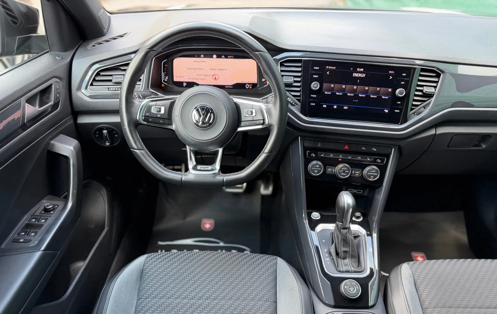 VW T-Roc 2.0 TSI R-LINE 4 MOTION Внос Швейцария, снимка 9 - Автомобили и джипове - 54997175