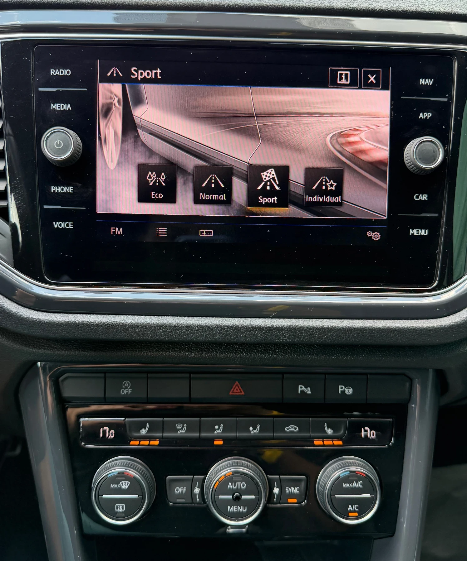 VW T-Roc 2.0 TSI R-LINE 4 MOTION Внос Швейцария, снимка 10 - Автомобили и джипове - 54997175