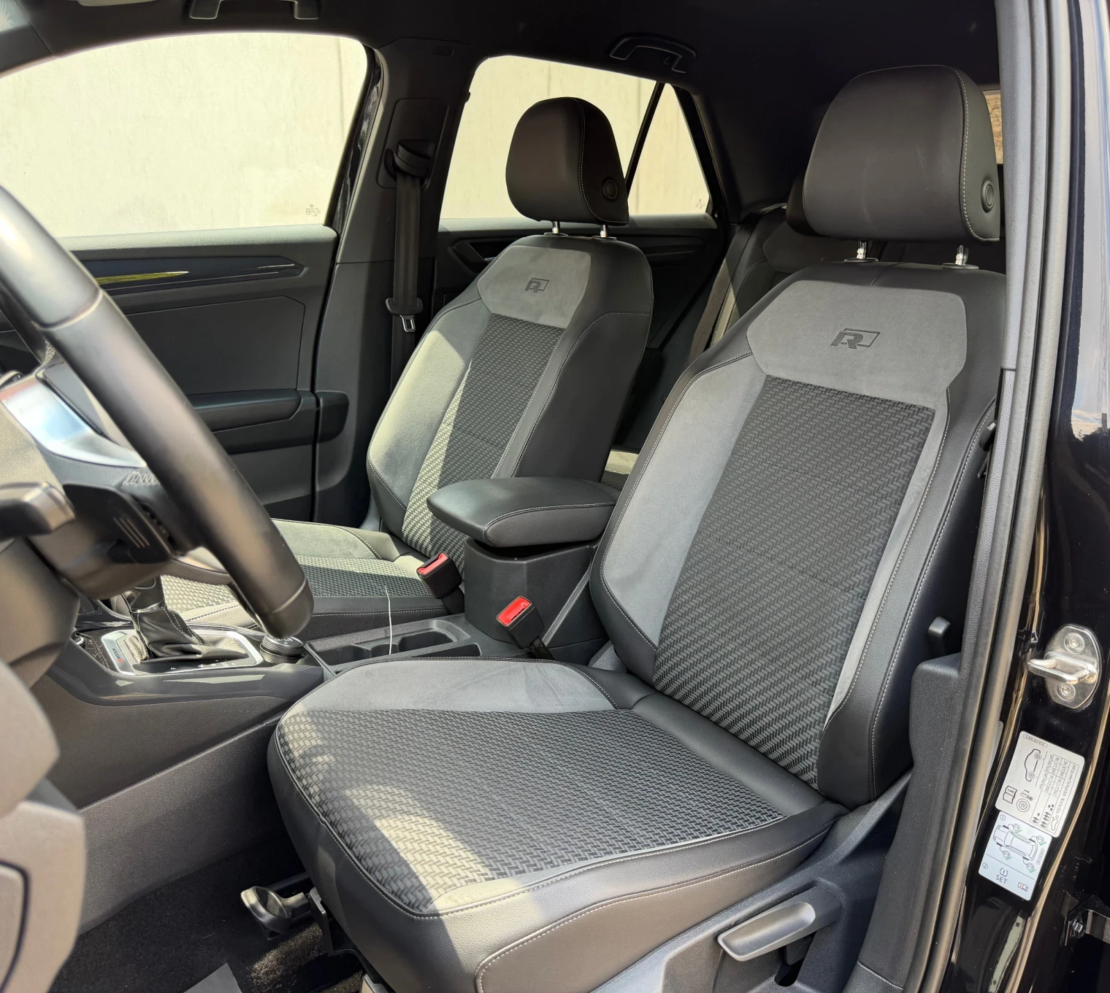 VW T-Roc 2.0 TSI R-LINE 4 MOTION Внос Швейцария, снимка 14 - Автомобили и джипове - 54997175