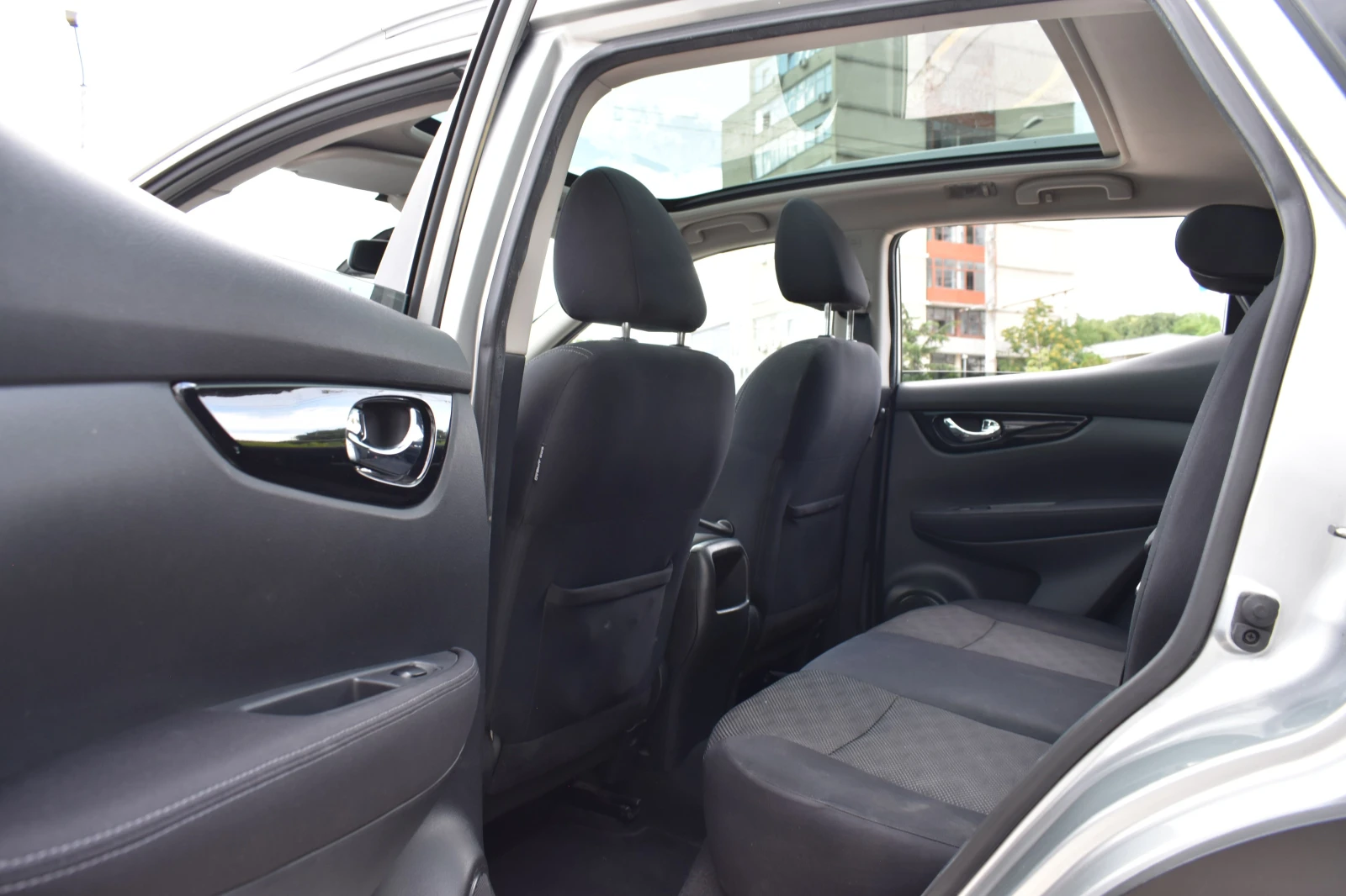 Nissan Qashqai 1.2T* AUTOMAT* 100000KM, снимка 10 - Автомобили и джипове - 55299635
