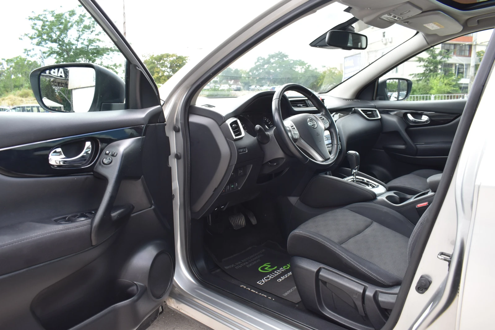 Nissan Qashqai 1.2T* AUTOMAT* 100000KM, снимка 7 - Автомобили и джипове - 55299635