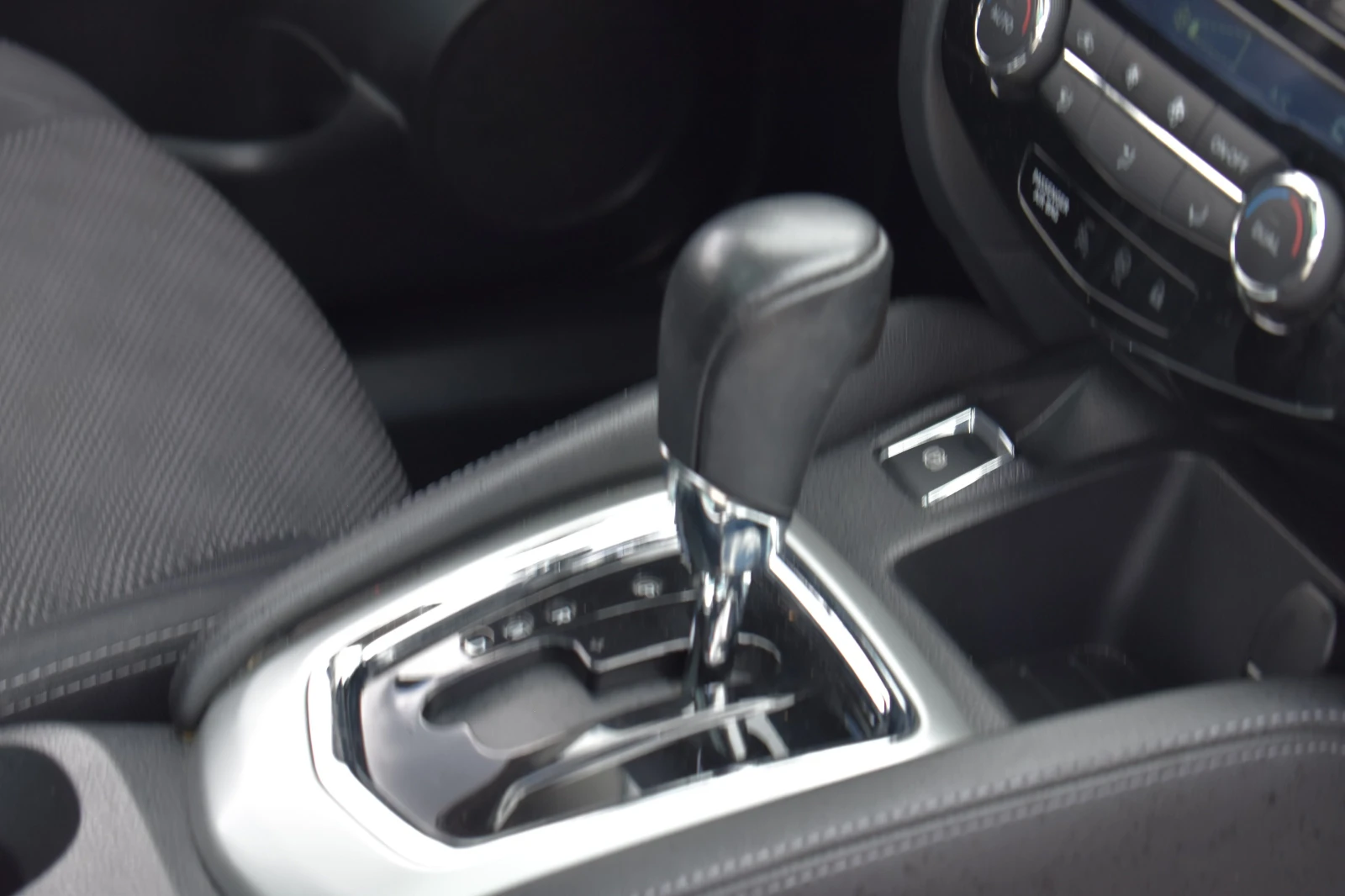 Nissan Qashqai 1.2T* AUTOMAT* 100000KM, снимка 12 - Автомобили и джипове - 55299635