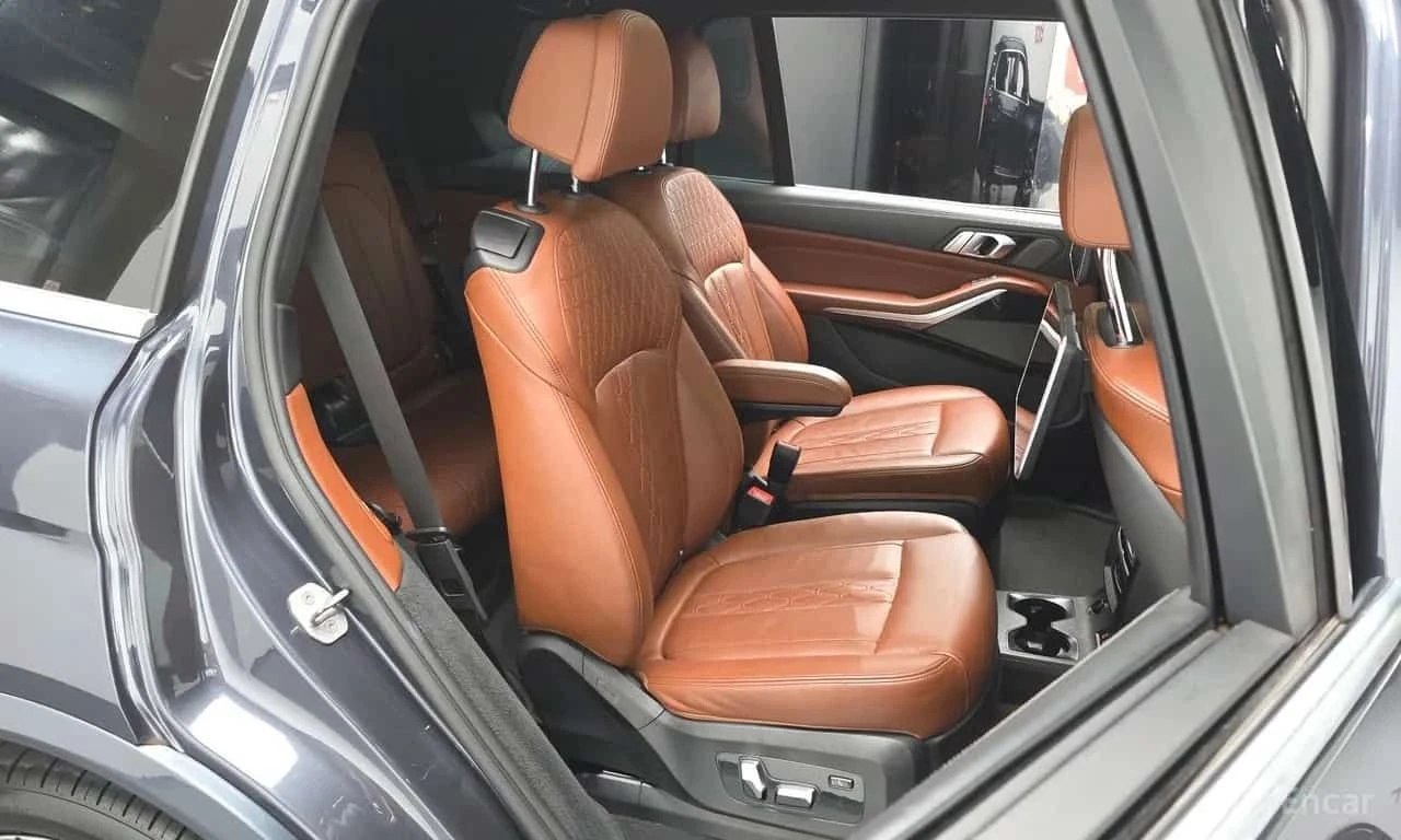 BMW X7 * xDrive 40i M Sport* ТЕЛЕВИЗОРИ * ДИСТРОНИК, снимка 11 - Автомобили и джипове - 55564765