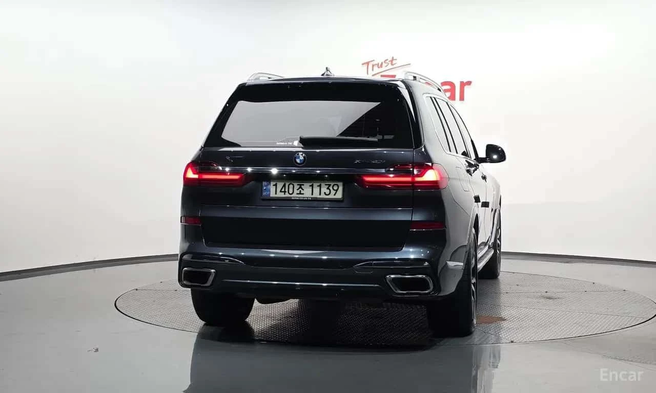 BMW X7 * xDrive 40i M Sport* ТЕЛЕВИЗОРИ * ДИСТРОНИК, снимка 4 - Автомобили и джипове - 55564765