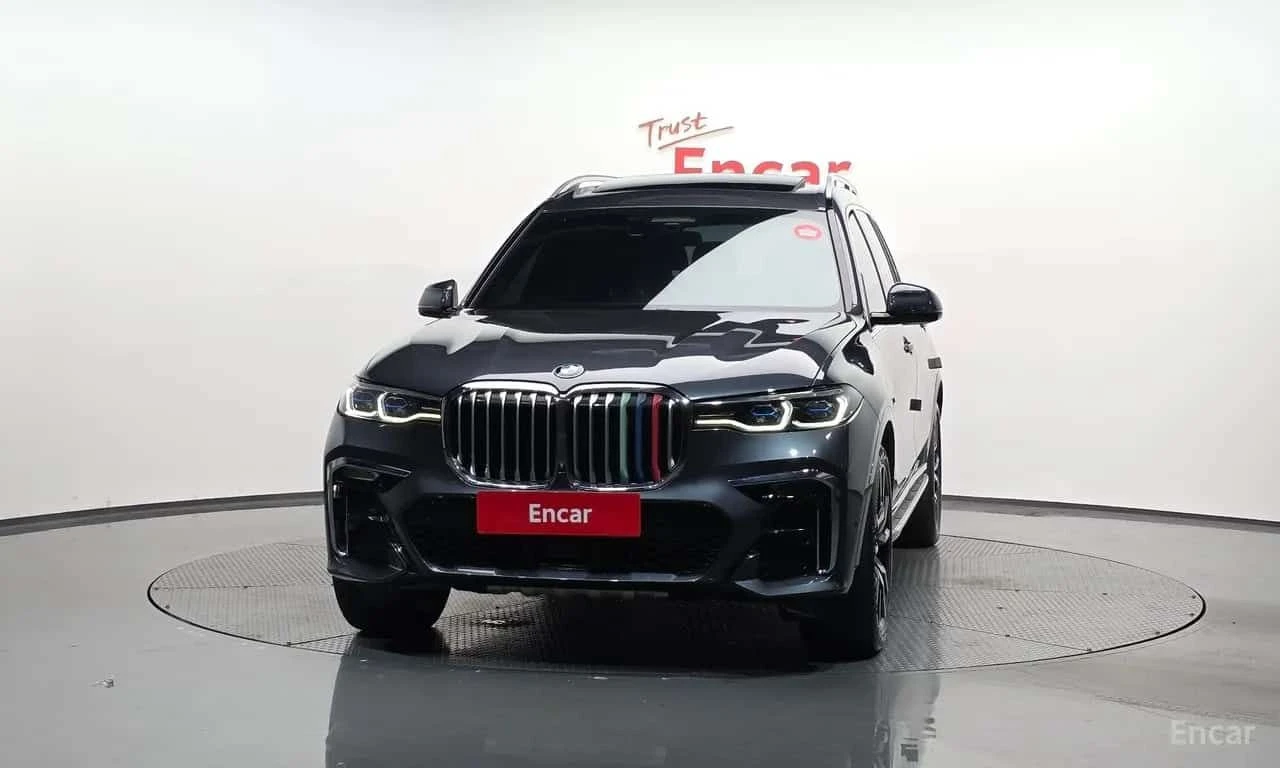 BMW X7 * xDrive 40i M Sport* ТЕЛЕВИЗОРИ * ДИСТРОНИК, снимка 3 - Автомобили и джипове - 55564765