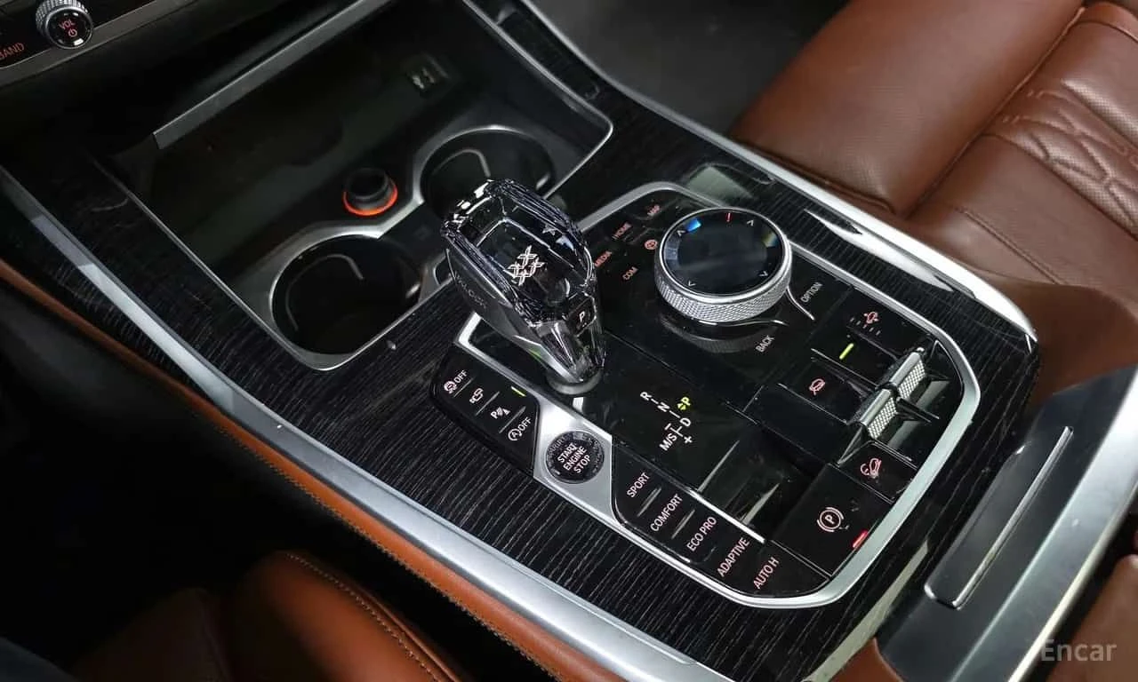 BMW X7 * xDrive 40i M Sport* ТЕЛЕВИЗОРИ * ДИСТРОНИК, снимка 9 - Автомобили и джипове - 55564765