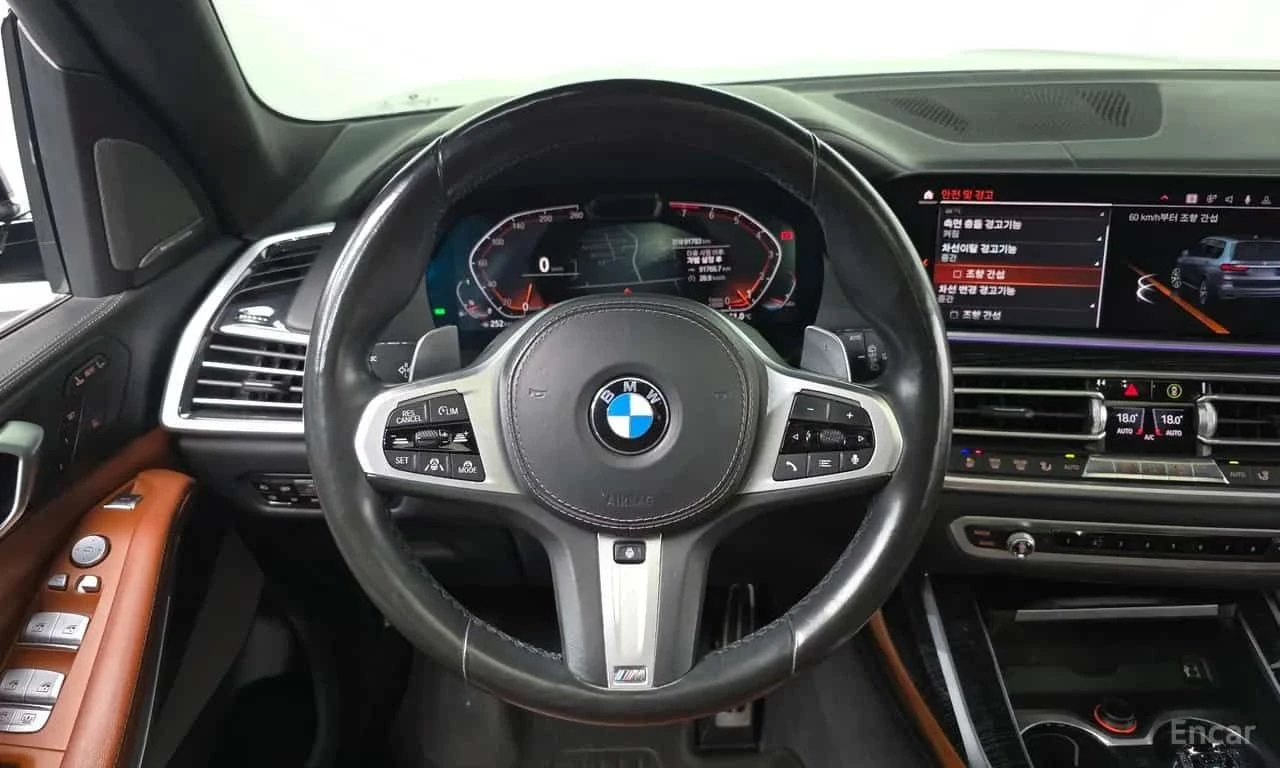 BMW X7 * xDrive 40i M Sport* ТЕЛЕВИЗОРИ * ДИСТРОНИК, снимка 14 - Автомобили и джипове - 55564765