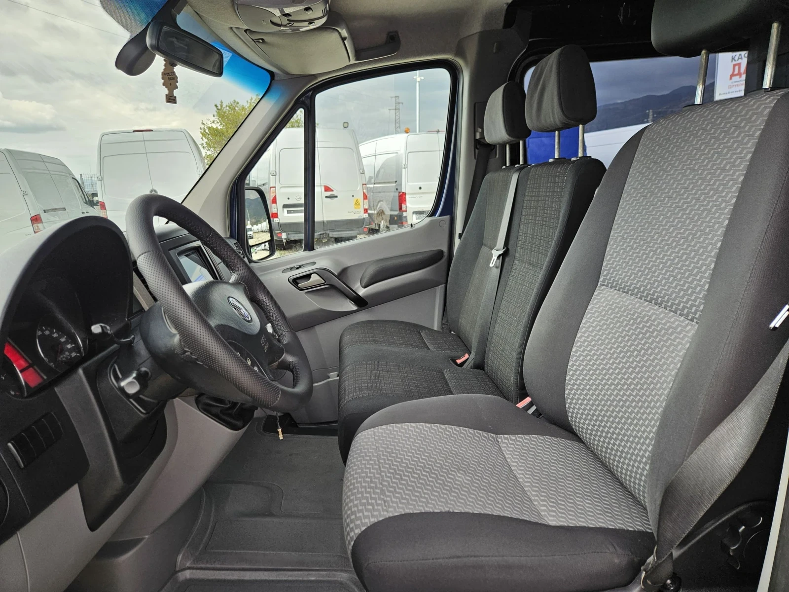 VW Crafter 2.0 TDI, 6 местен, климатик - изображение 9