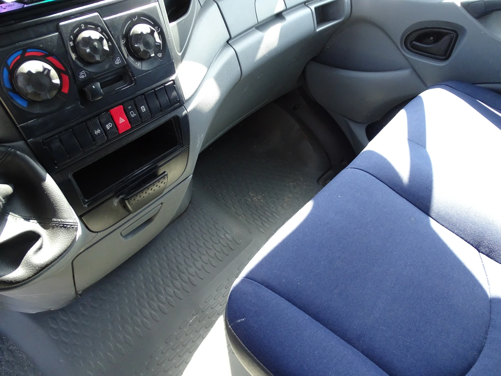 Iveco 35c15 3.0HPI  КАТ. * Б* 7-места, снимка 12 - Бусове и автобуси - 54225263