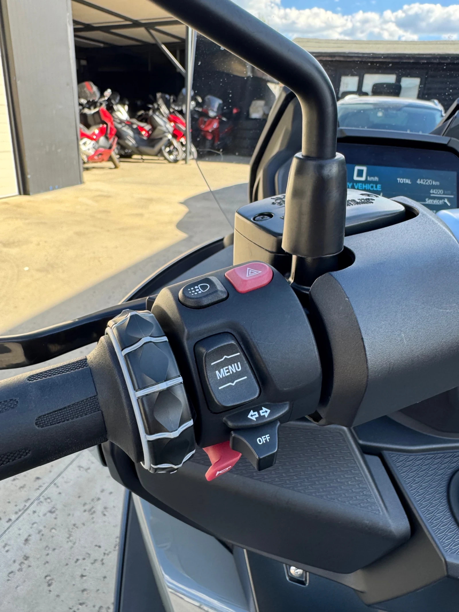 BMW C 400GT* ПОДГРЕВИ* LED* KEYLESS* ABS* TCS, снимка 15 - Мотоциклети и мототехника - 56022858