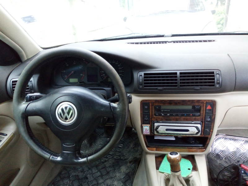 VW Passat, снимка 3 - Автомобили и джипове - 46095834