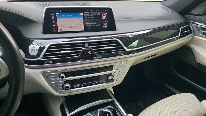 BMW 750 Li XDRIVE M-SPORT LONG ПАНОРАМА, снимка 9 - Автомобили и джипове - 52552853