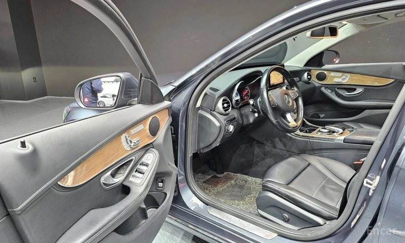 Mercedes-Benz C 220, снимка 11 - Автомобили и джипове - 52826157
