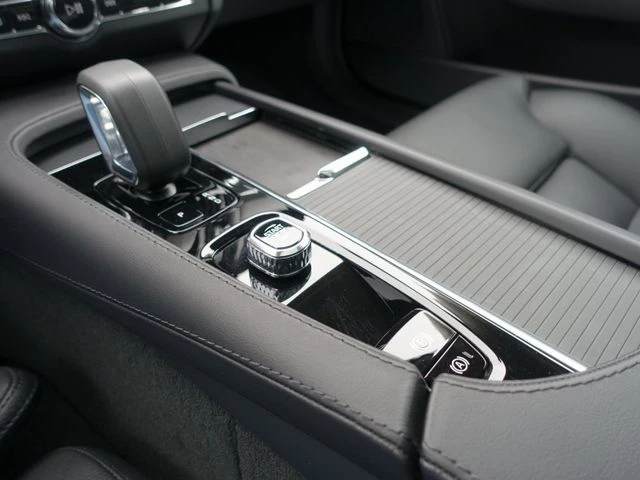 Volvo V90  Cross Country B4 D AWD - изображение 8