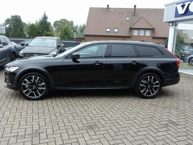 Volvo V90  Cross Country B4 D AWD - изображение 6