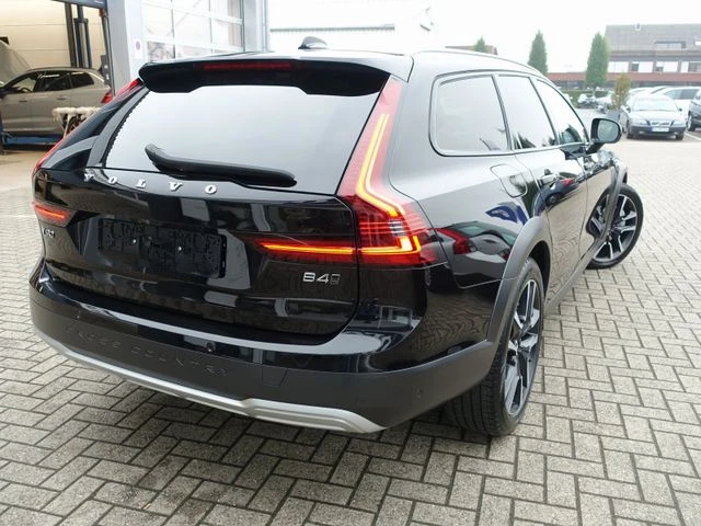 Volvo V90  Cross Country B4 D AWD - изображение 2
