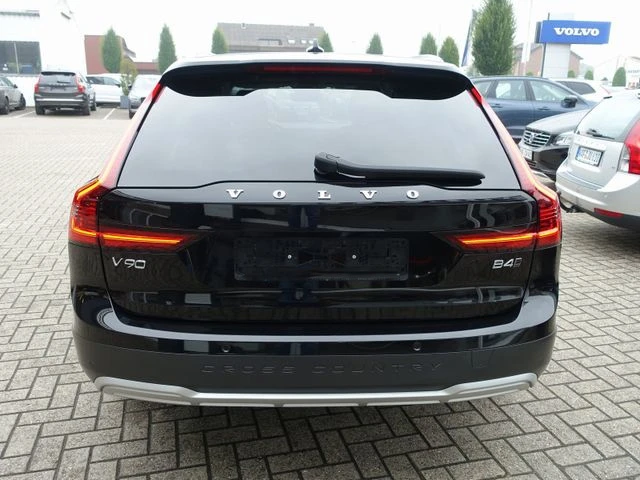 Volvo V90  Cross Country B4 D AWD - изображение 5