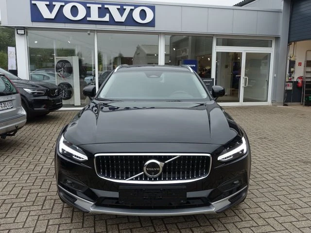 Volvo V90  Cross Country B4 D AWD - изображение 4