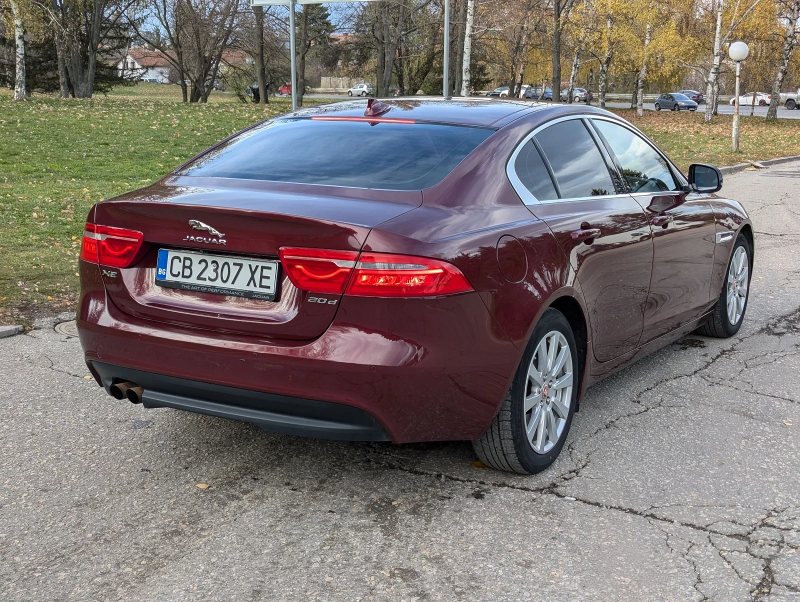 Jaguar XE 2.0D, 180к.с. - изображение 7