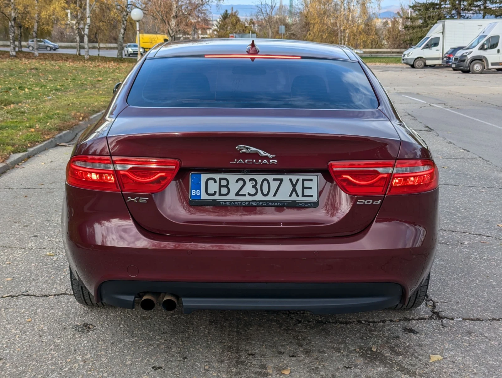 Jaguar XE 2.0D, 180к.с. - изображение 6