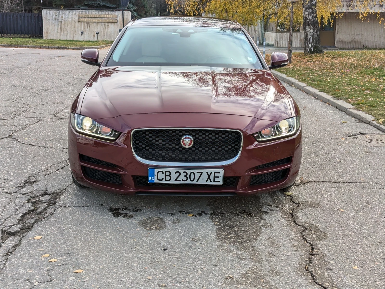 Jaguar XE 2.0D, 180к.с. - изображение 2