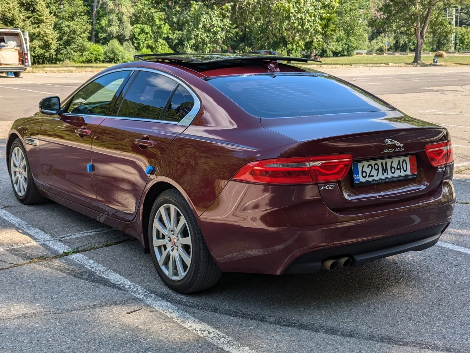 Jaguar XE 2.0D, 180к.с. - изображение 5