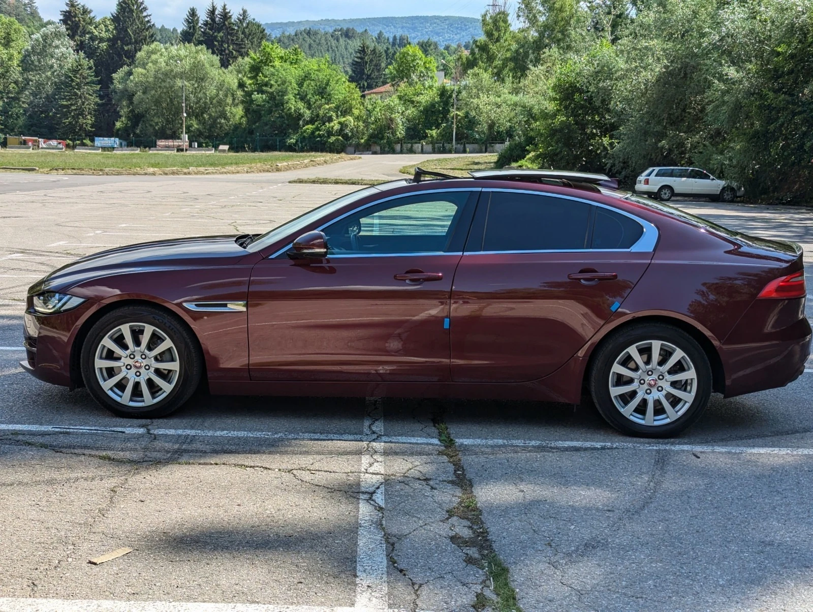 Jaguar XE 2.0D, 180к.с. - изображение 4