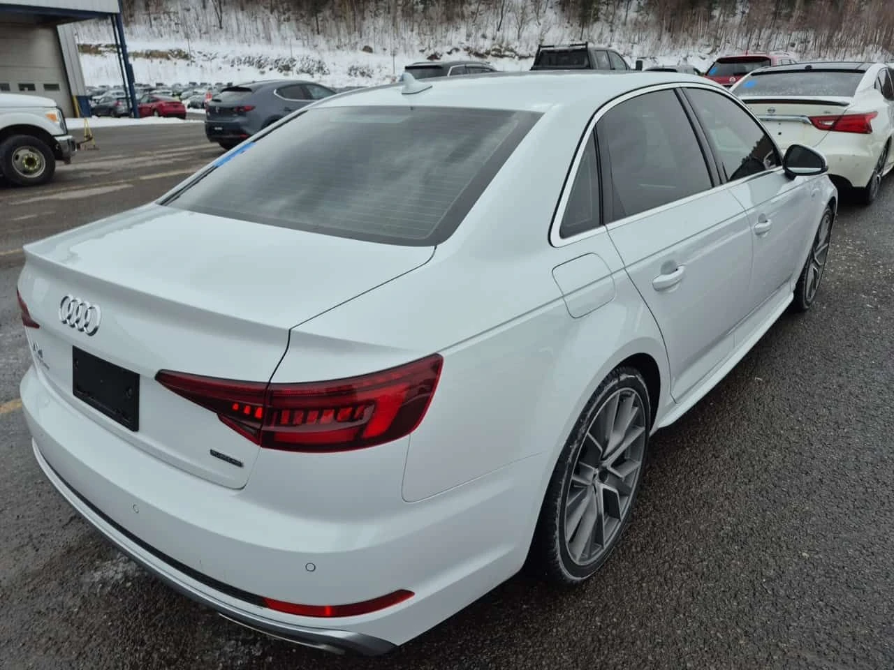 Audi A4 * PROGRESSIV * CARFAX * 2 КЛЮЧА * ШИБИДАХ * , снимка 3 - Автомобили и джипове - 53954893