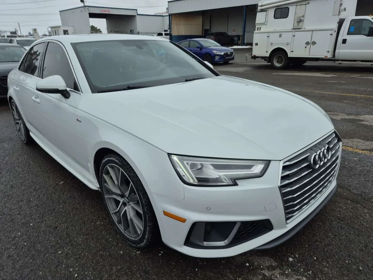 Audi A4 * PROGRESSIV * CARFAX * 2 КЛЮЧА * ШИБИДАХ * , снимка 2 - Автомобили и джипове - 53954893