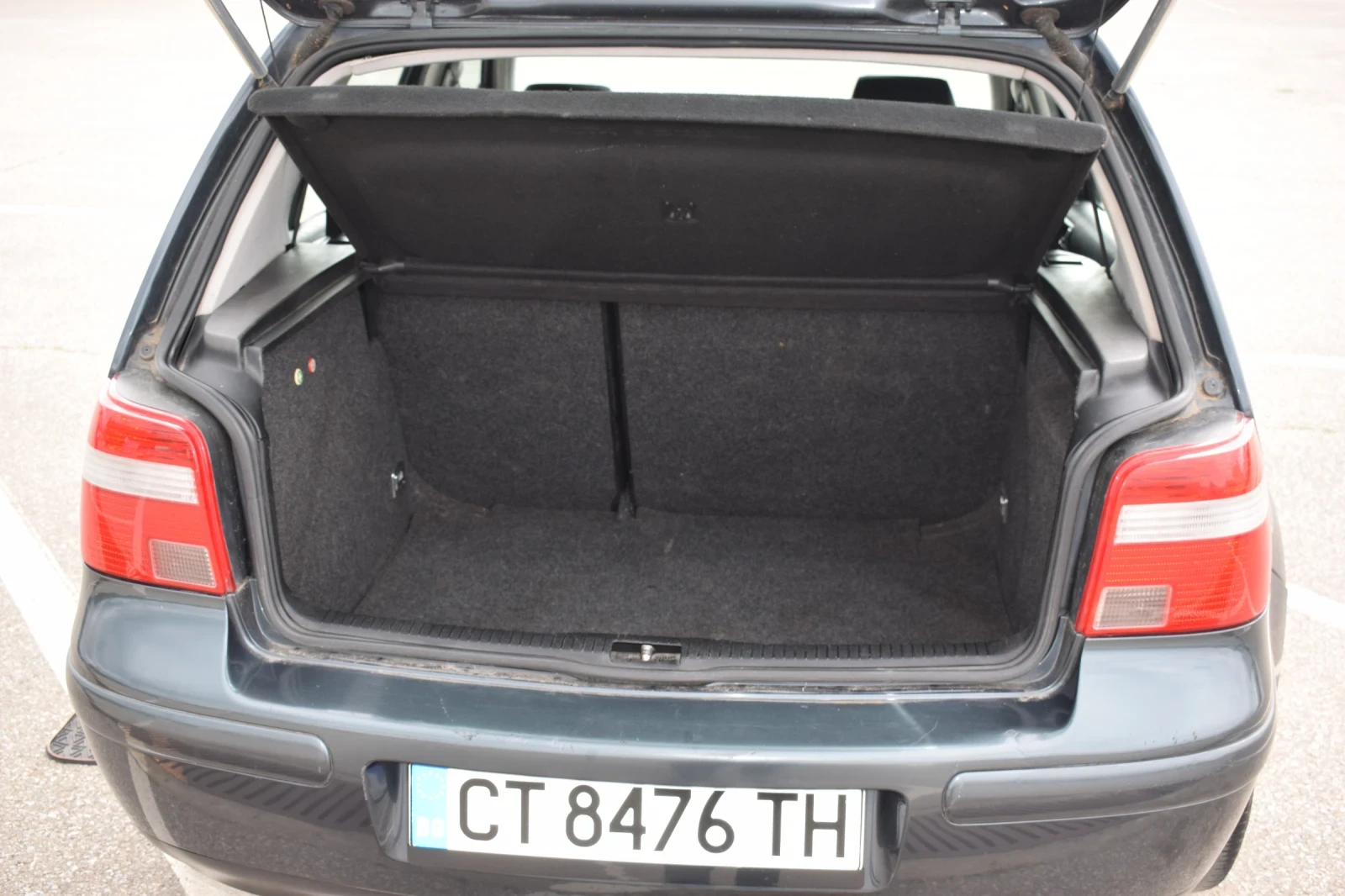 VW Golf 1.9 TDI , снимка 16 - Автомобили и джипове - 54402771