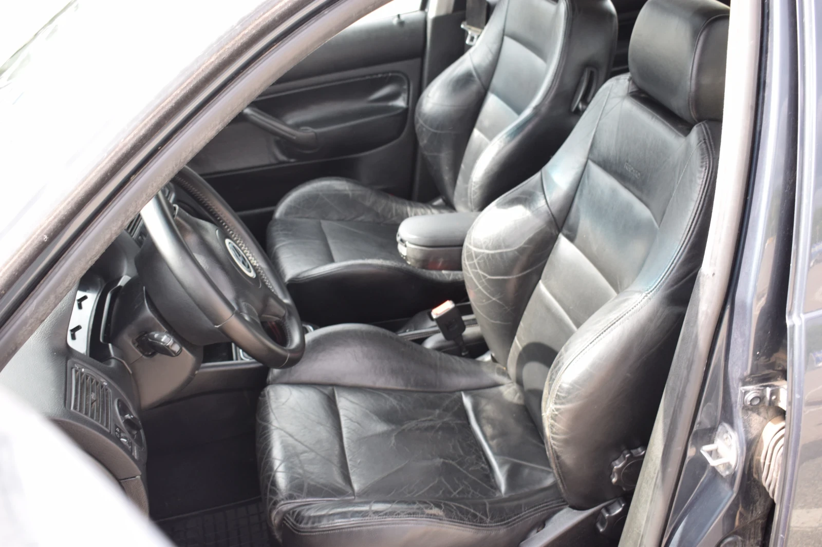 VW Golf 1.9 TDI , снимка 10 - Автомобили и джипове - 54402771