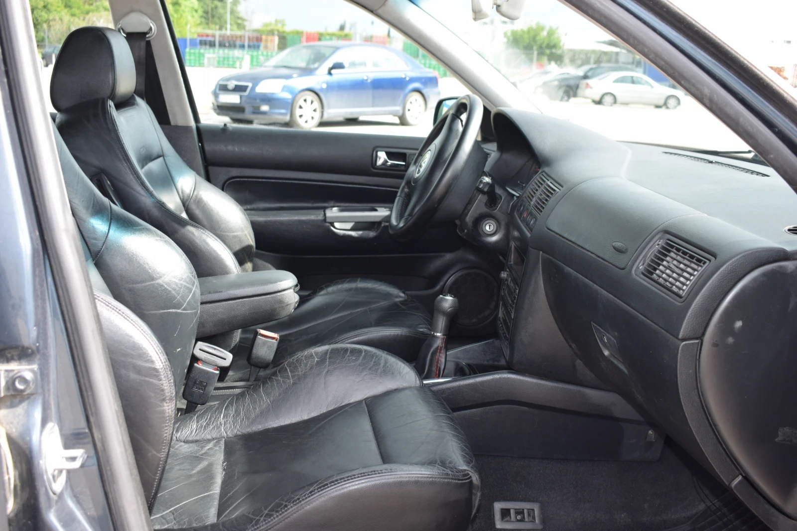 VW Golf 1.9 TDI , снимка 11 - Автомобили и джипове - 54402771