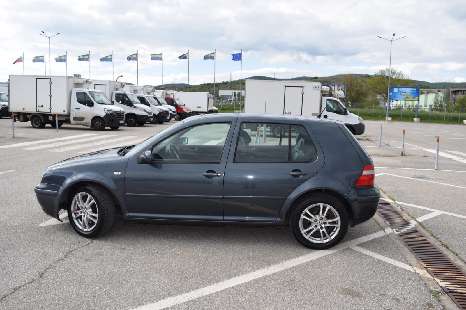 VW Golf 1.9 TDI , снимка 7 - Автомобили и джипове - 54402771