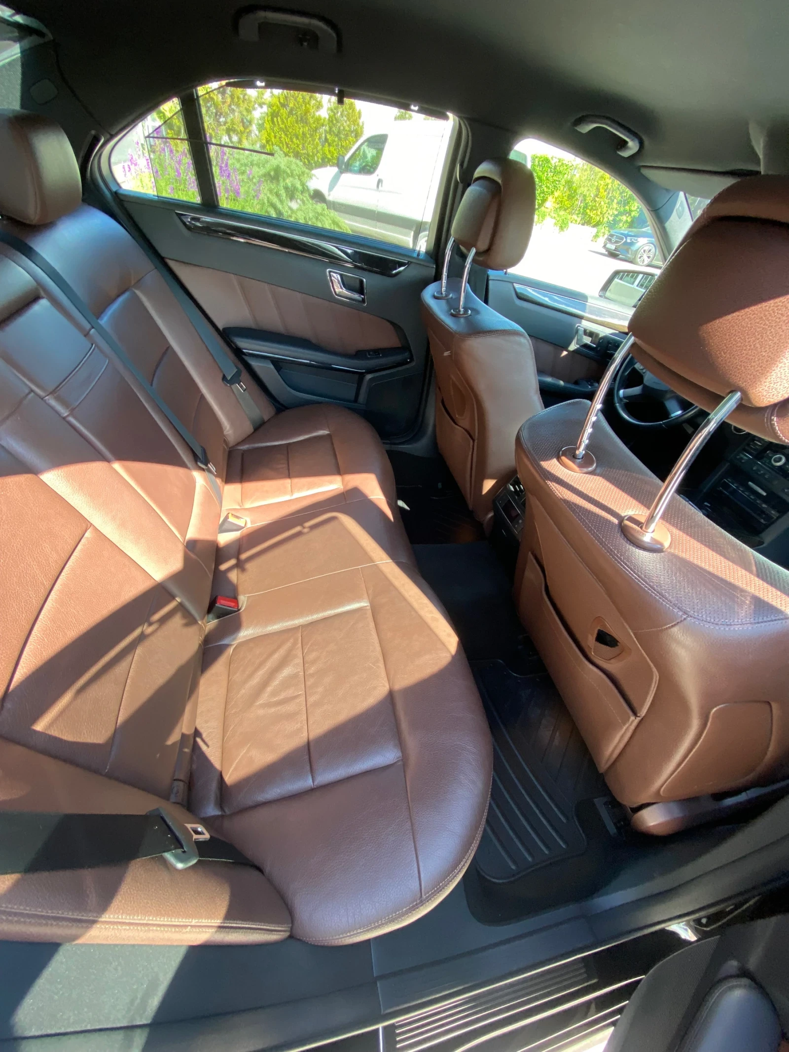 Mercedes-Benz E 350 CDI BlueEfficiency 231hp, снимка 9 - Автомобили и джипове - 54692365