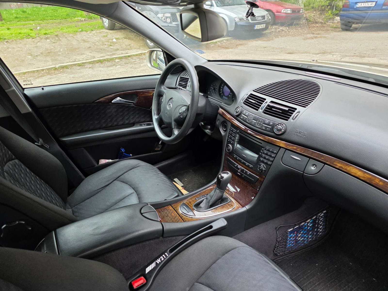 Mercedes-Benz E 220, снимка 5 - Автомобили и джипове - 54801106