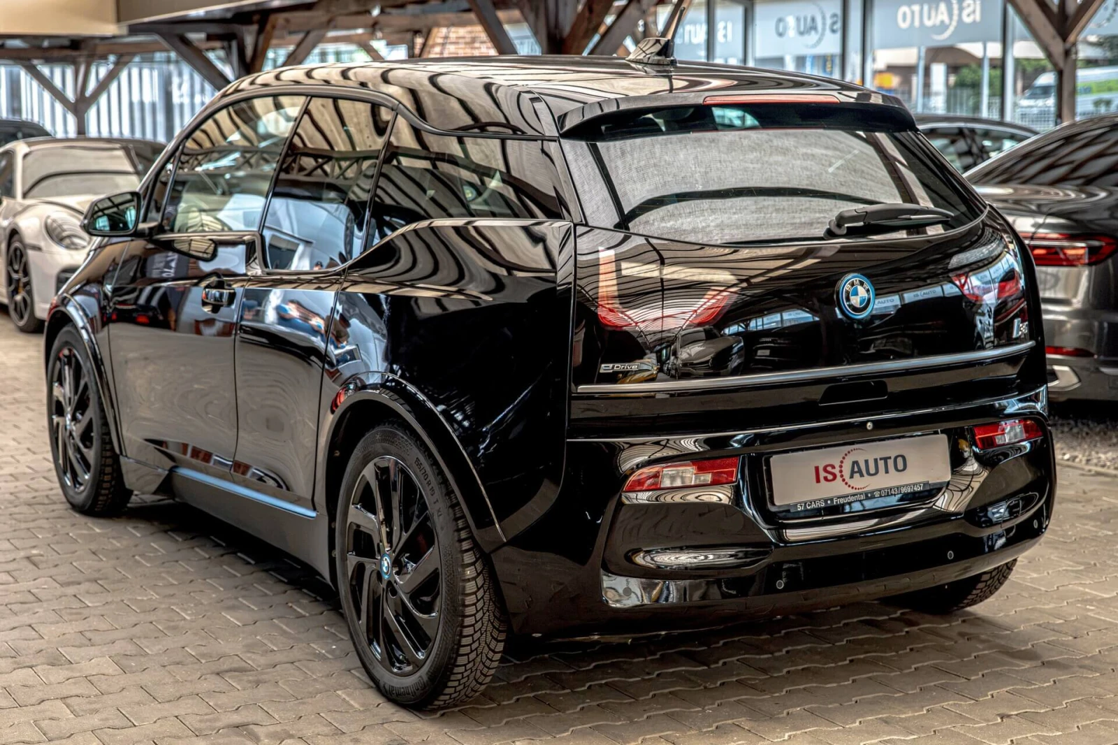 BMW i3 S/120аh/Камера/Подгрев/Lane Assist/Свободен достъп, снимка 5 - Автомобили и джипове - 55190584