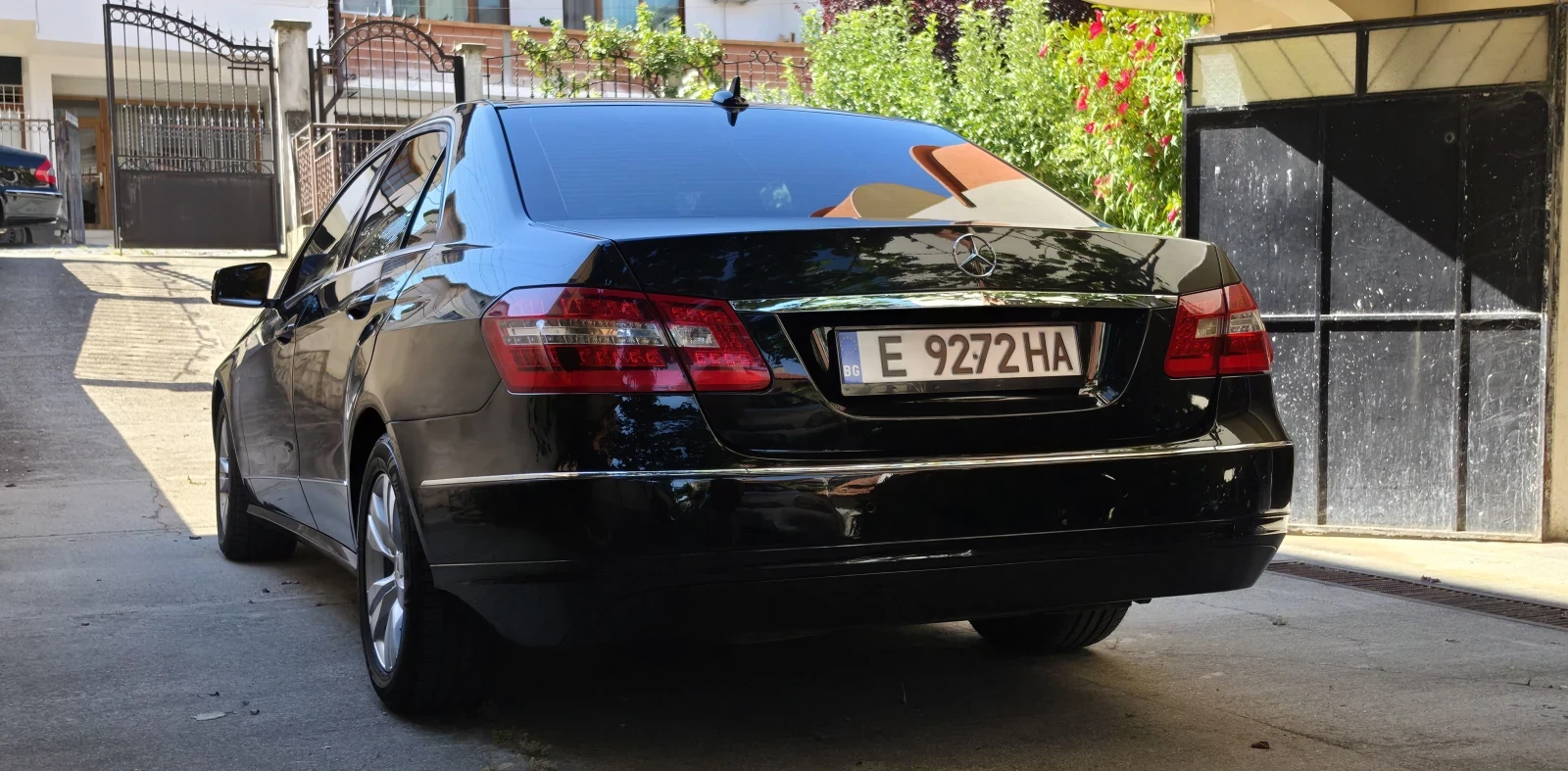 Mercedes-Benz E 220, снимка 12 - Автомобили и джипове - 55275247