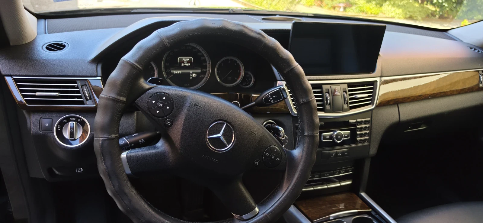 Mercedes-Benz E 220, снимка 2 - Автомобили и джипове - 55275247