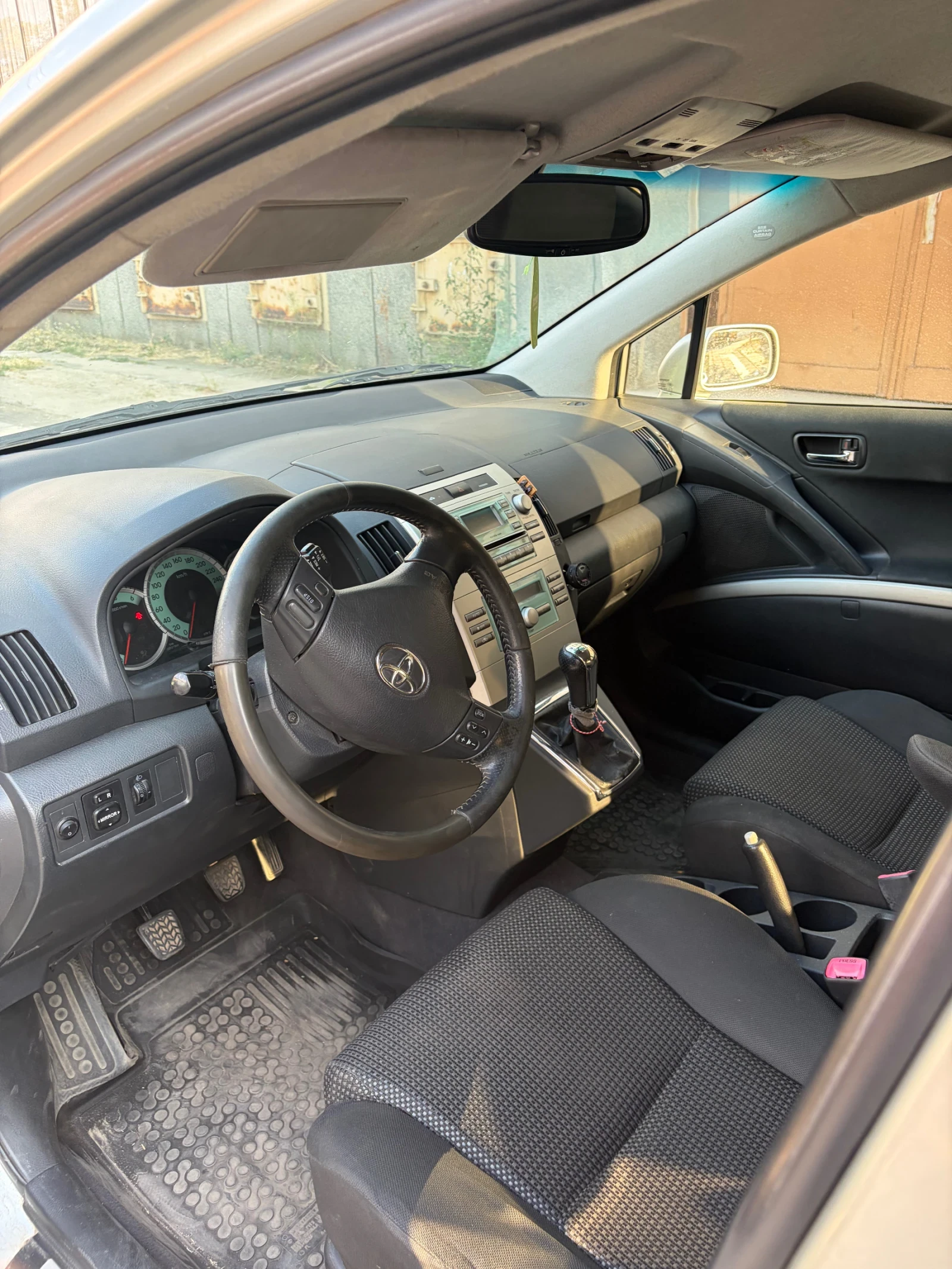 Toyota Corolla verso, снимка 5 - Автомобили и джипове - 55805697