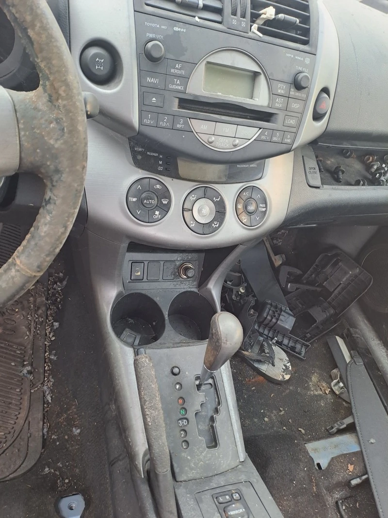 Toyota Rav4, снимка 3 - Автомобили и джипове - 47055808