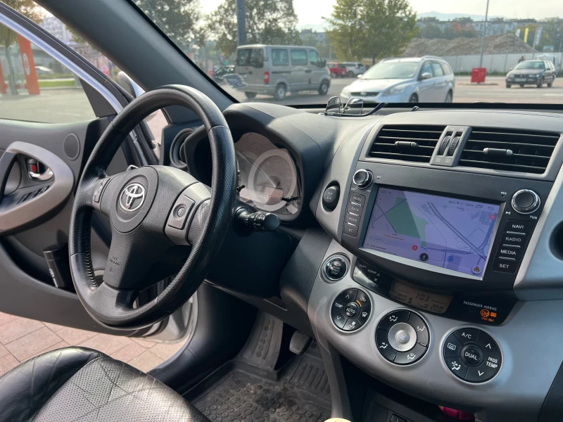 Toyota Rav4, снимка 10 - Автомобили и джипове - 48007605