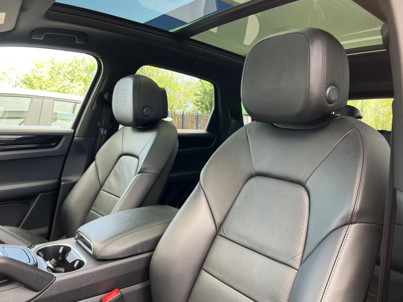 Porsche Cayenne V6/ SPORT DESIGN/ BOSE/ PANORAMA/ LED/ CAMERA/ 22/, снимка 10 - Автомобили и джипове - 50031147