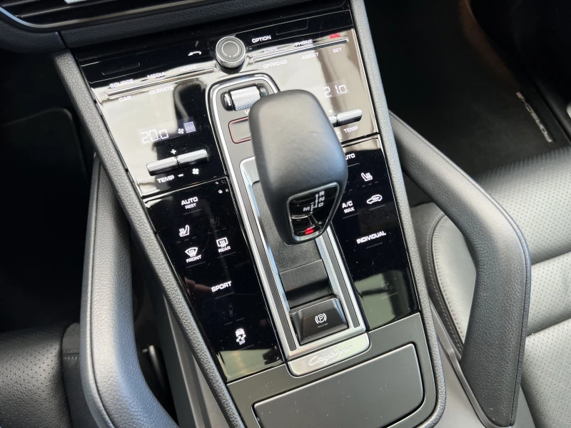 Porsche Cayenne V6/ SPORT DESIGN/ BOSE/ PANORAMA/ LED/ CAMERA/ 22/, снимка 14 - Автомобили и джипове - 50031147