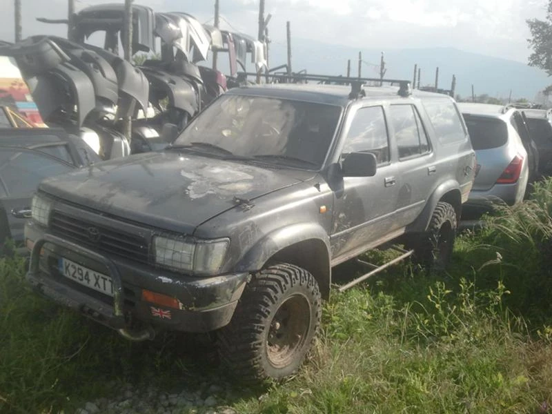 Toyota Hilux 2.4td/на части, снимка 1 - Автомобили и джипове - 7614631