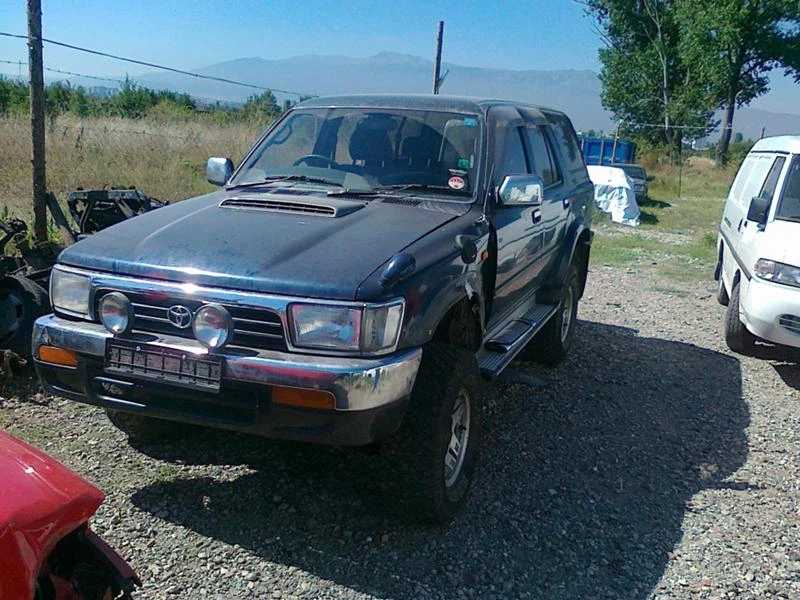 Toyota Hilux 2.4td/на части, снимка 4 - Автомобили и джипове - 7614631