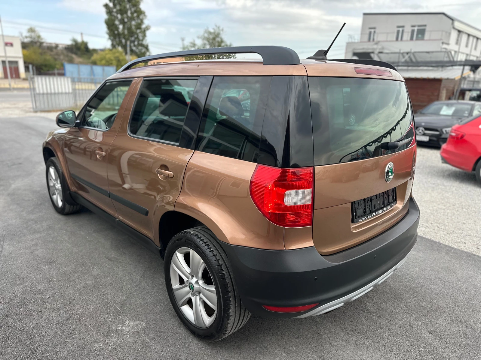 Skoda Yeti 1.2TSI DSG НАВИ* ПОДГРЕВ - изображение 3