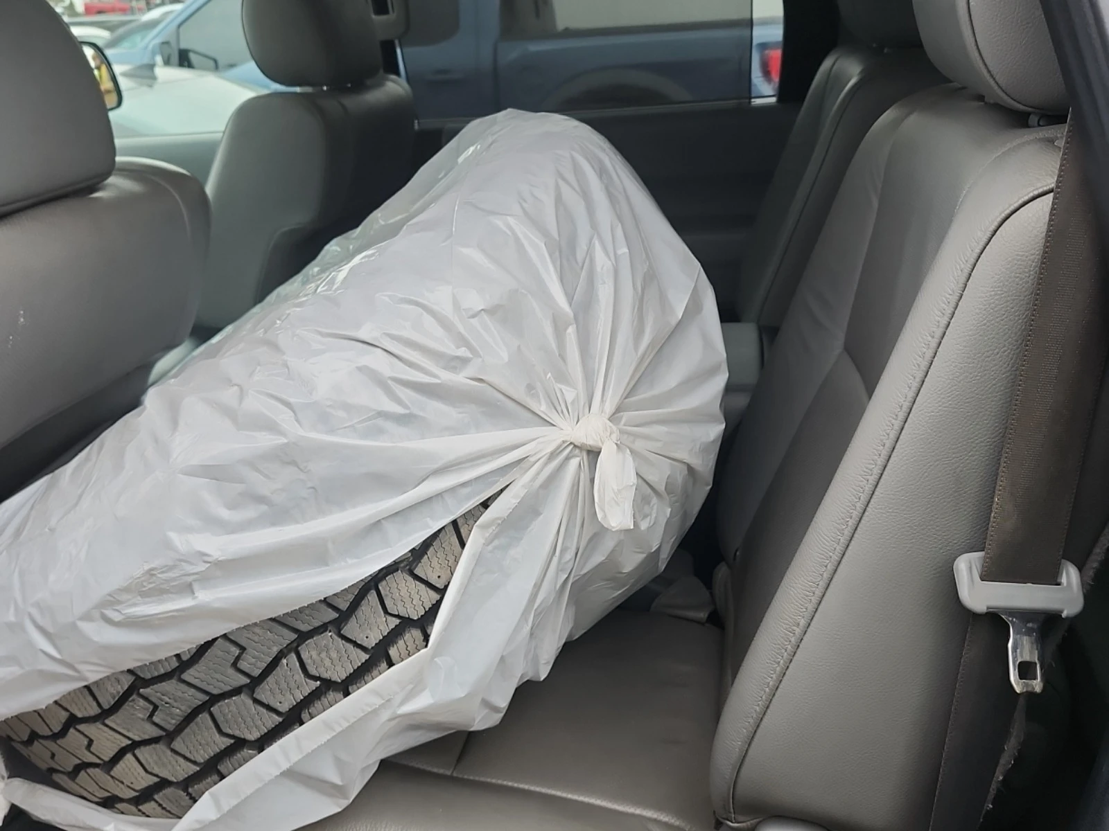 Toyota Sequoia PLATINUM * * AWD * * CARFAX * * ���� ������ * *  | Mobile.bg � ����������� 10