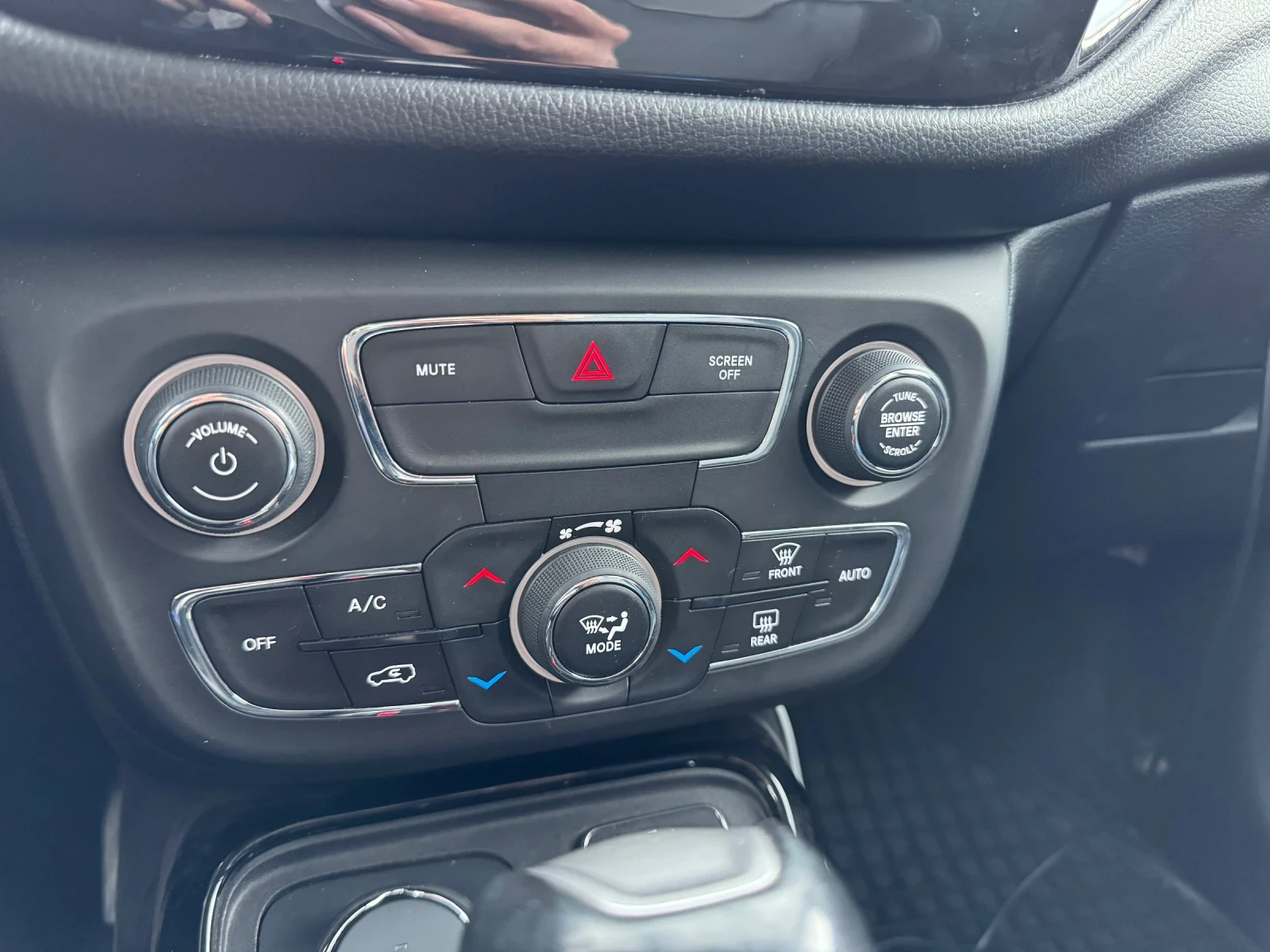 Jeep Compass 2.4 Limited 4x4 (бензин/газ), снимка 11 - Автомобили и джипове - 54391595